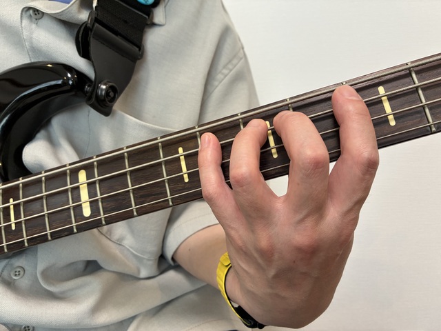 4指独立手の甲2